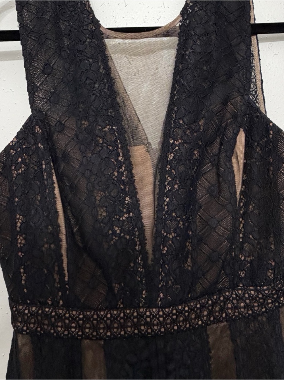 NWT BCBGMAXAZRIA Andi Black Nude Lace Asymmetrical Gown Size 2 - Picture 11 of 16